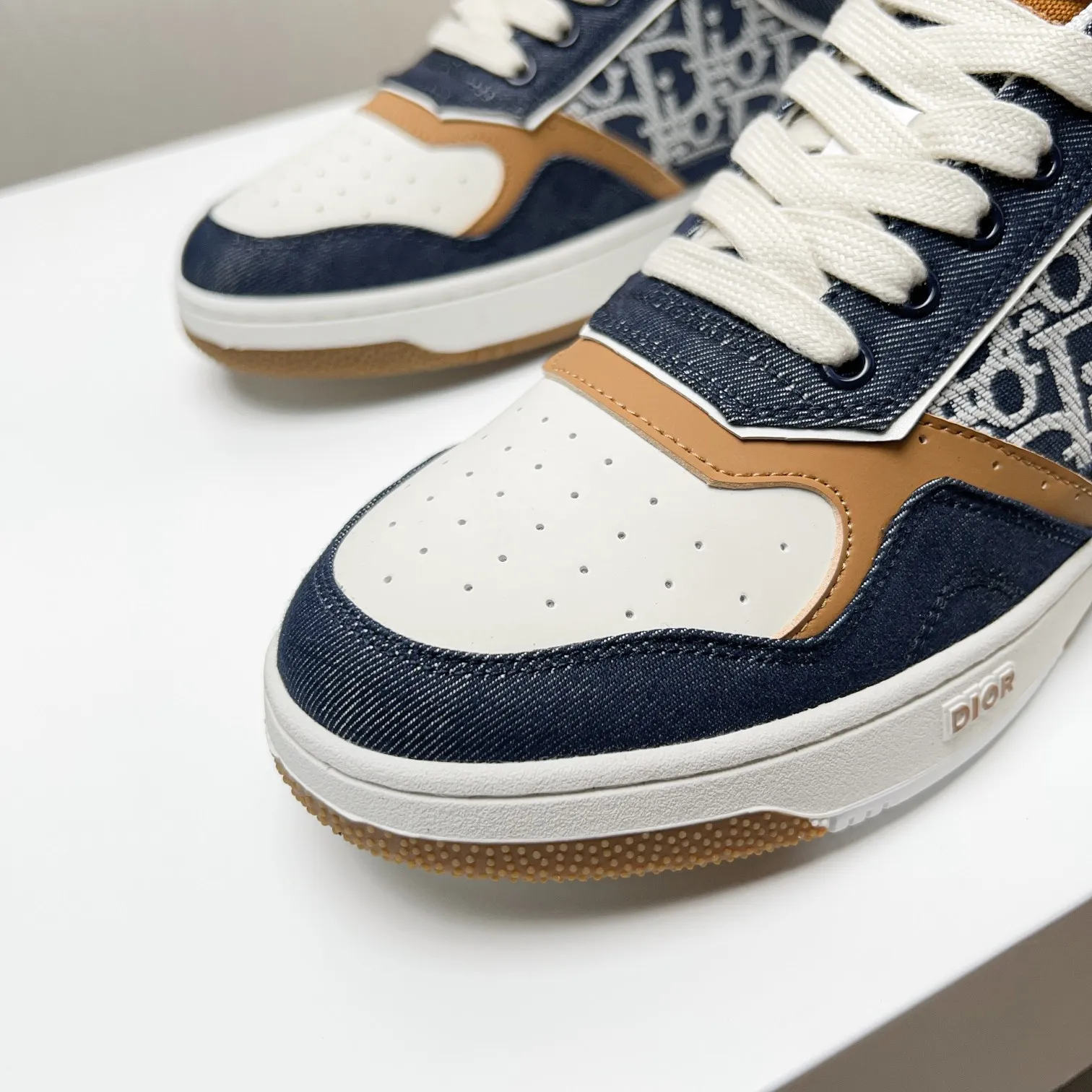 Men's Men's Shoes 💰400 [New] 🦩🦩Dior - Low-top sneakers 2025 spring men's collection new arrivals [Celebrate][Celebrate][Celebrate], reinterpret the basketball shoe design and become a classic Dior item [Strong][Strong][Strong], crafted in black and cream white smooth cowhide with beige suede, leather display on the side The CD logo, tongue, sole and back side are decorated with various distinctive details to enhance the style[666][666], while eyelet details, topstitching and rubber panels highlight the dynamic charm of its athletic style[strong][strong][strong]. It has a two-color rubber sole, which can be matched with various clothing to create a refined look. Size: 38 to 44 (45 can be customized